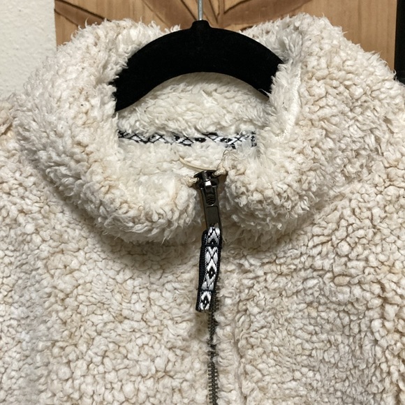 Fluffy Jacket🐮 - Picture 2 of 4
